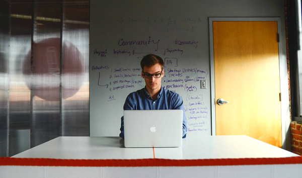 poltrona girevole senza braccioli